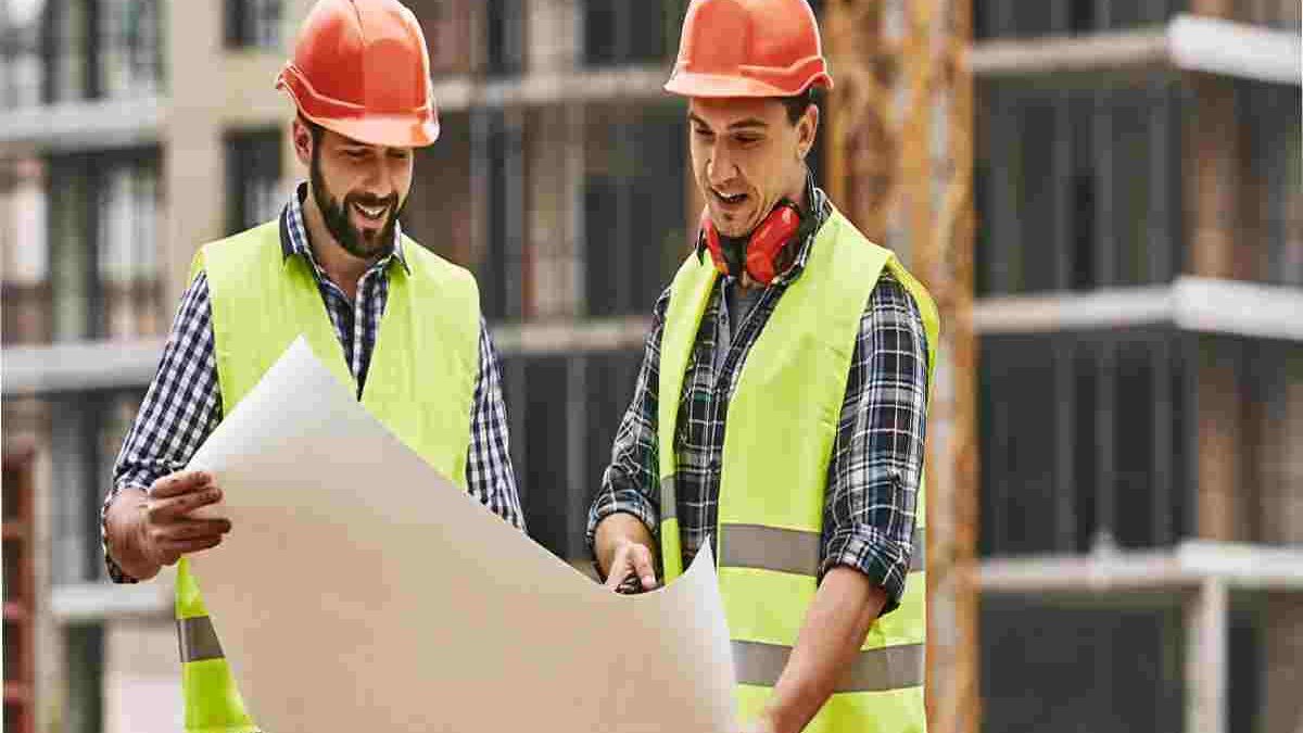 Things To Consider Before Becoming a Contractor